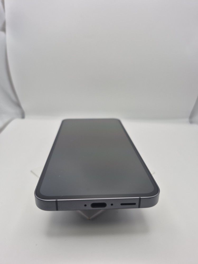 Samsung galaxy S24 FE, AT&T /Cricket, 128 gigabytes, Black color, in Great condition