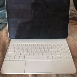 iPad Pro M1 256GB WIFI & Cellular With Apple Keyboard 