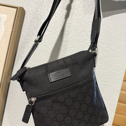 gucci GG black messenger bag