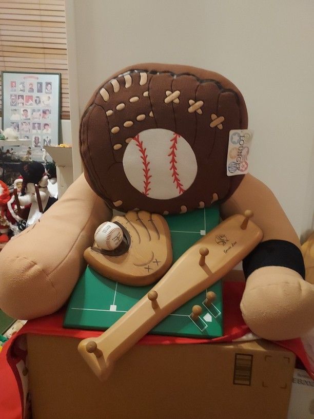 BASEBALL BEAUTIFUL SHELF AND BASEBALL LOUNGER