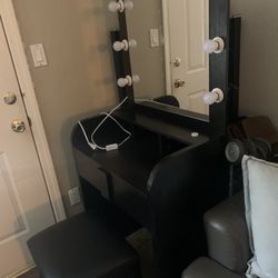 Make Up Vanity With Stool 