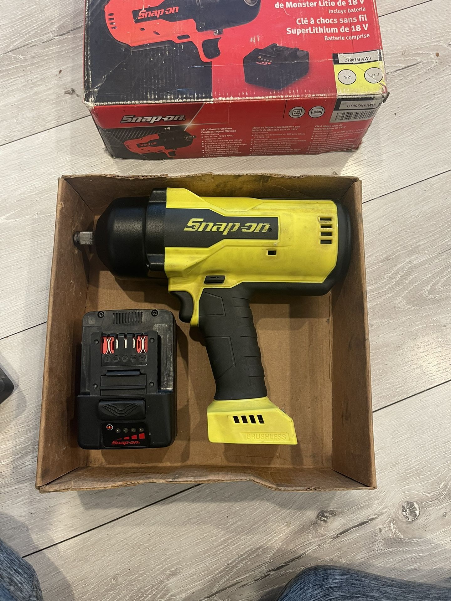 Snap 18 V MonsterLithium Cordless Impact Wrench Includes
