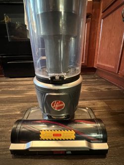Hoover UH77110 Wind Tunnel Tangle Guard Bagless Upright Vacuum Cleaner