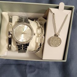 Watch Bracelet  Jewelry I Can Deliver  40$