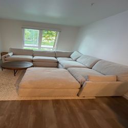 FOR SALE: Modern Sectional Sofa – Excellent Condition! ✨