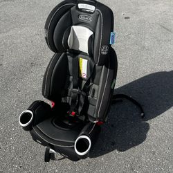 Graco 4EVER DLX Adjustable Kid’s Car Booster Seat! Great condition!