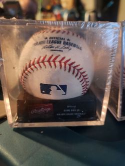 Rawlings Official Major League Baseball MLB White Red Ball in Display Case