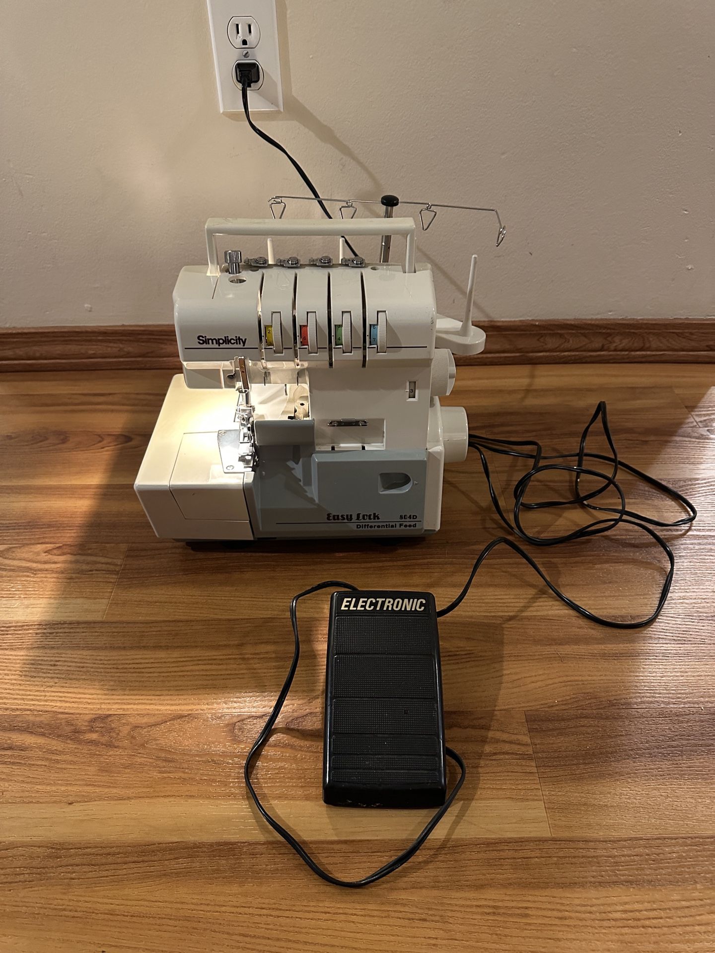 Simplicity Easy Lock 804 D Differential Feed Serger Sewing Machine