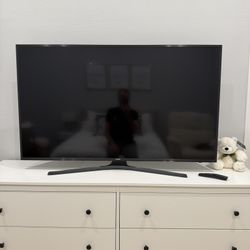 Samsung 55in 4K TV With Stand And Wall Mount