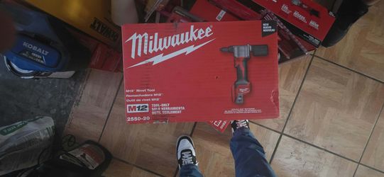 Milwaukee M12 rivet tool