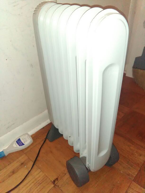Oil heater Holmes accutemp Plus digital control for Sale in Reston, VA -  OfferUp