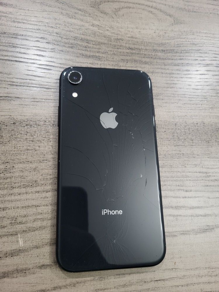 iPhone XR 64gb AT&T Cricket 