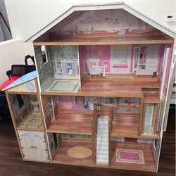 Casa de muñecas de madera