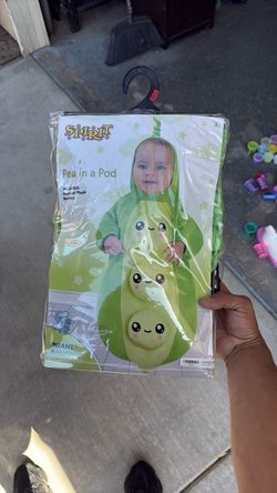 Baby pea costume