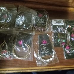 Costume jewelry lot Paparazzi 450 Plus Pieces all Reasonable offers considered