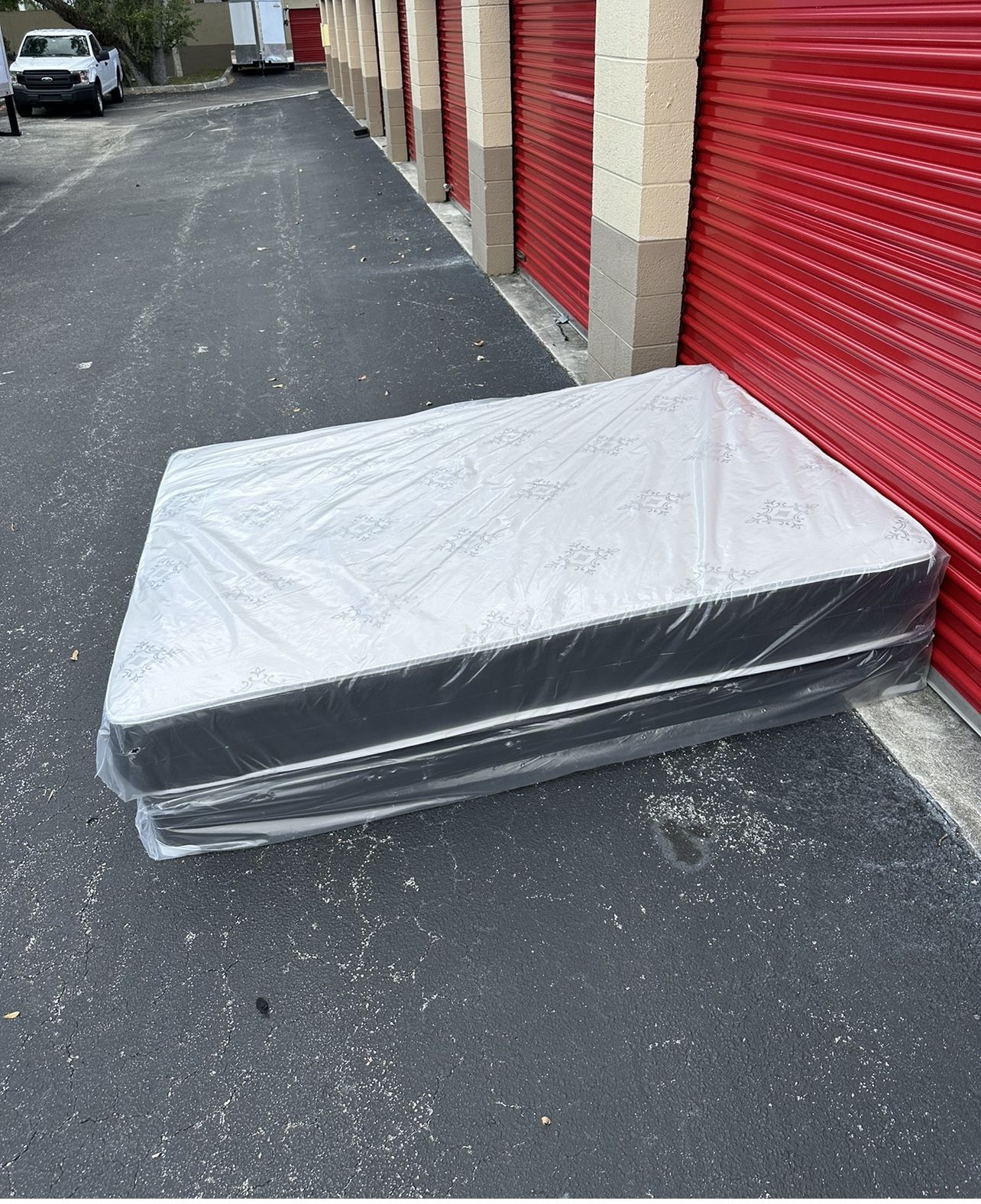 NEW Mattress Queen Size Regular With Box Spring // Offer 🚚