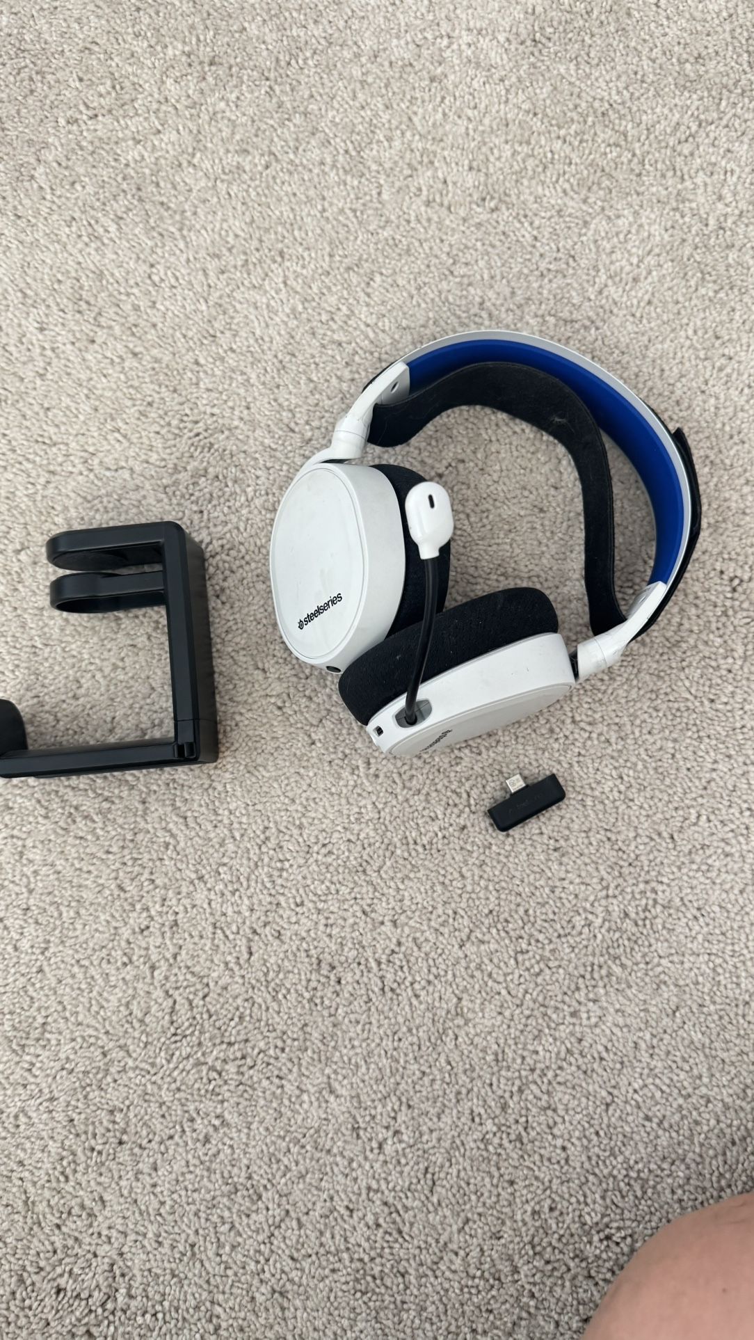 SteelSeries Arctis 7+ Includes Headset Stand