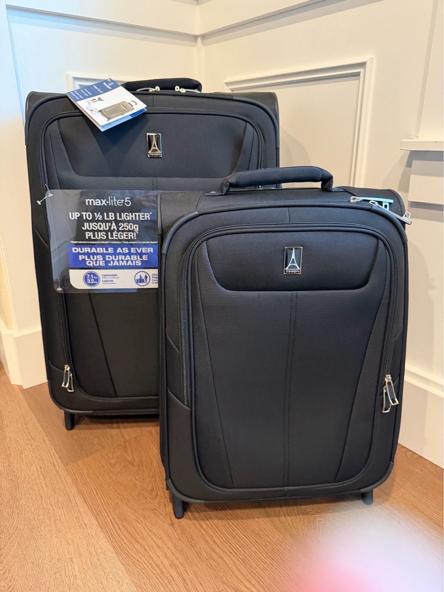 NEW - Travelpro Maxlite 5 Softside Expandable Upright 2 Whell Checked Medium Luggage 26” inch