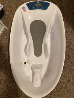 Baby bathtub and scale and water temperature