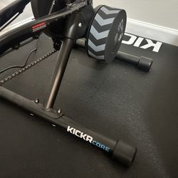 Wahoo Kickr Core With Mat
