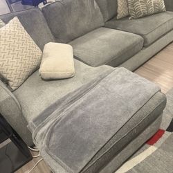 FOR SALE – Gray Sectional Sofa w/ Chaise – Excellent Condition