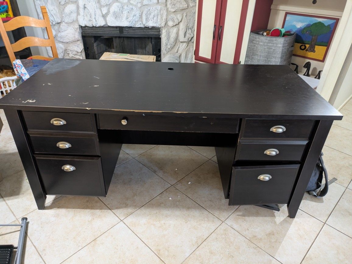 Free desk