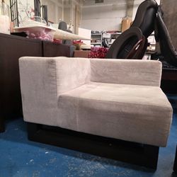 Lounge Chairs 