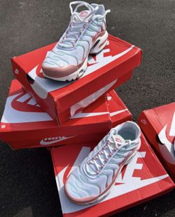 Nike Girl Lady Pro Max  Brand New In Box 