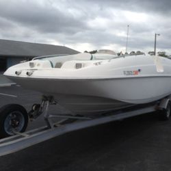 1999 Monterey 240 Explorer deckboat