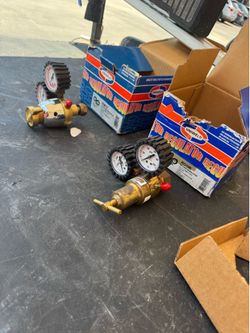 Oxygen and acetylene regulators