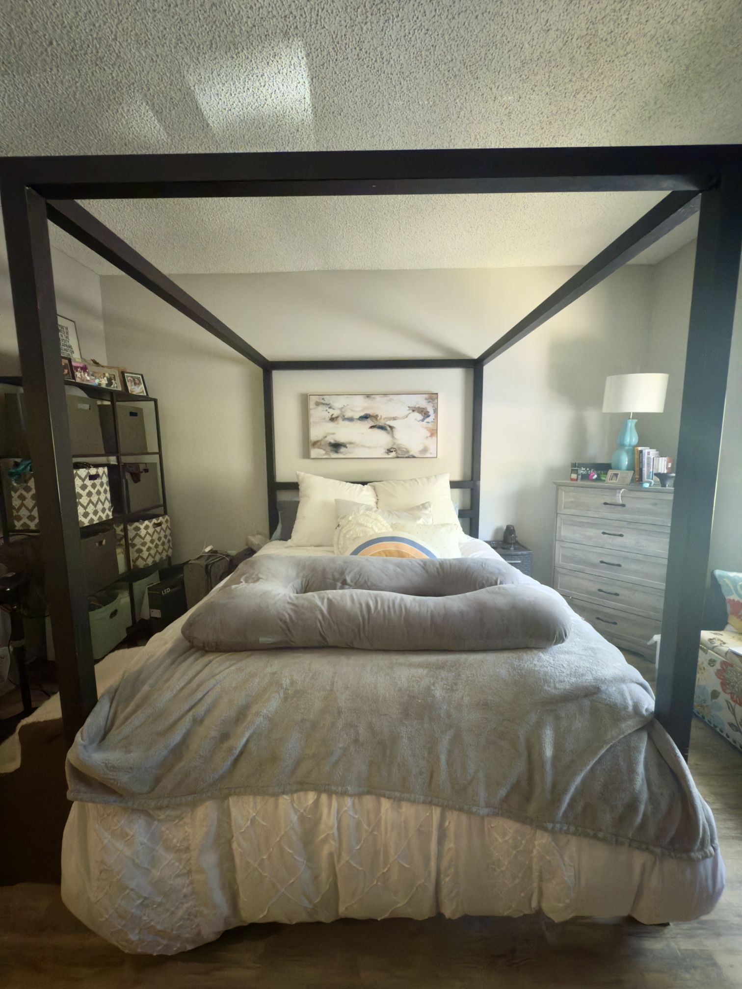 Very Sturdy Metal Canopy Bed Frame (QUEEN)