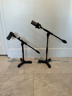 2 Rode PodMic Podcast Microphones and Stands