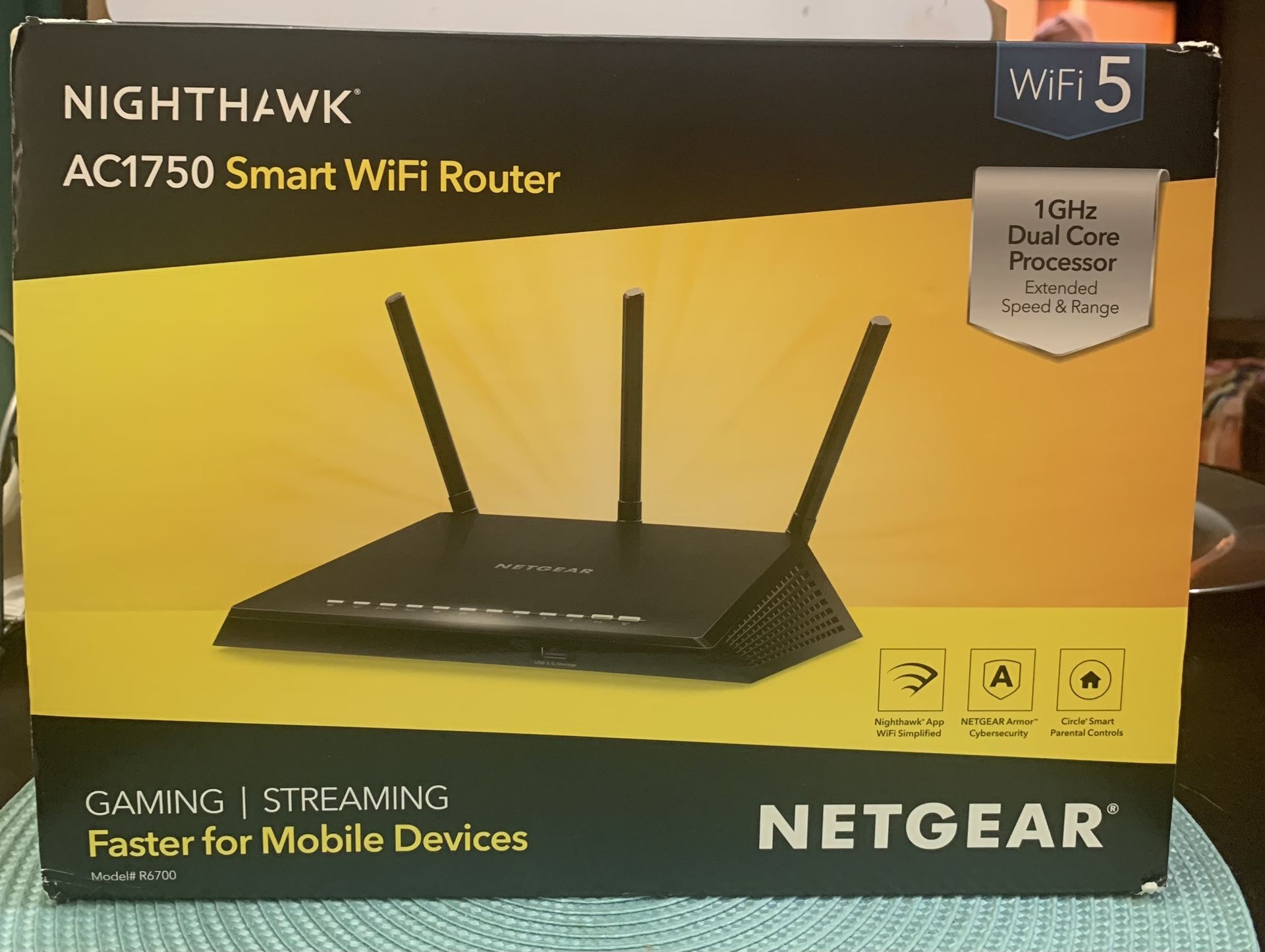 NETGEAR Nighthawk Smart Wi-Fi Router, R6700 - AC1750 Wireless Speed Up to 1750