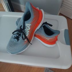 Marathon Running Shoe HOKA Size 8.5 Men 
