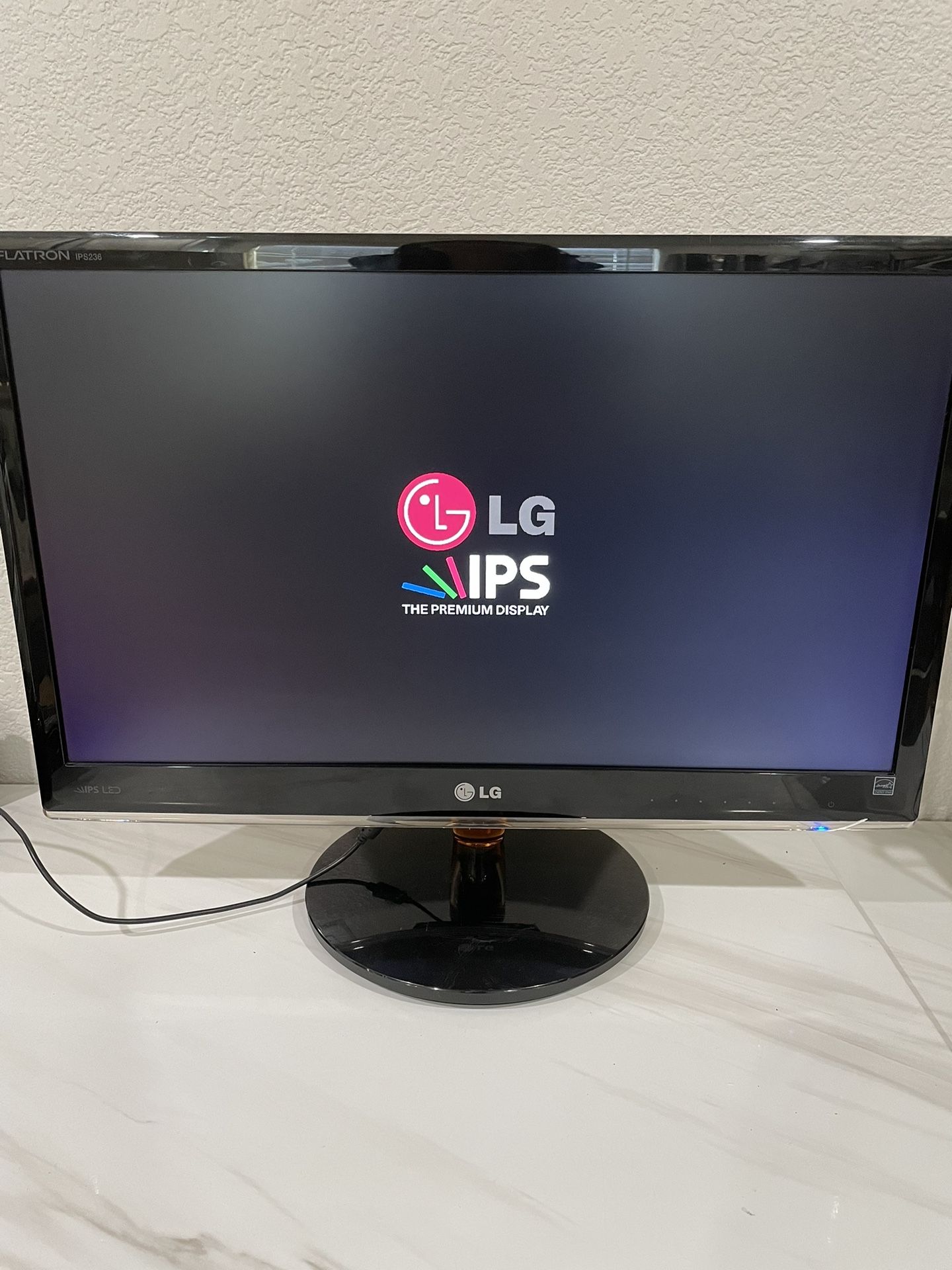 LG FLATRON IPS236V 23" Widescreen Full HD HDMI LCD Monitor