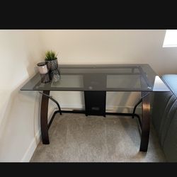 Desk (47x25”) Great Condition 