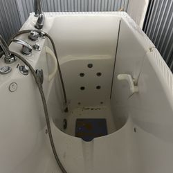 Walk-in Bathtub with Jets