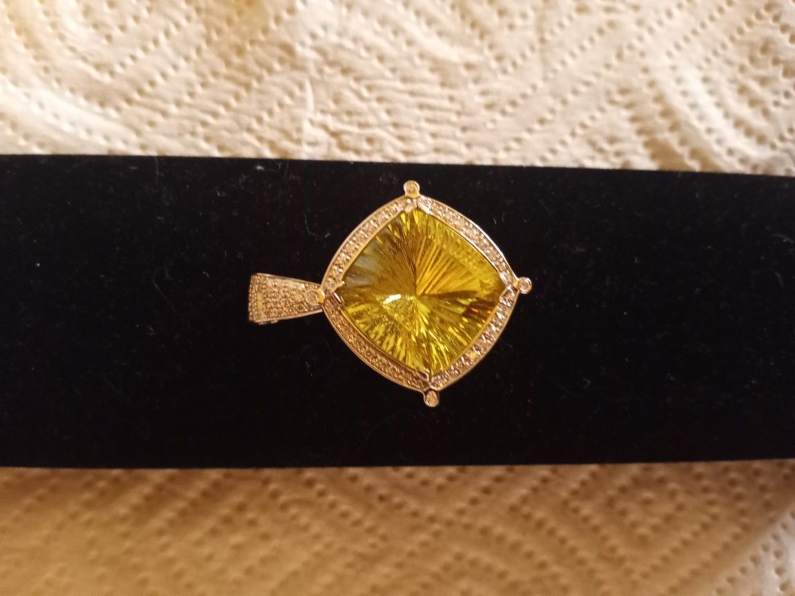 18 K White Gold Diamond Halo Lemon Quartz