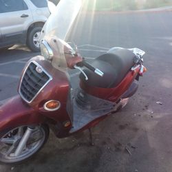 2005 KYMCO SCOOTER 250CC