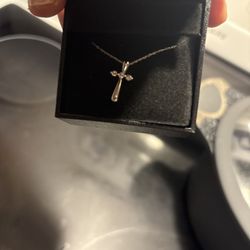 Diamond cross necklace 1/6ct tw round-cut 10k white gold 