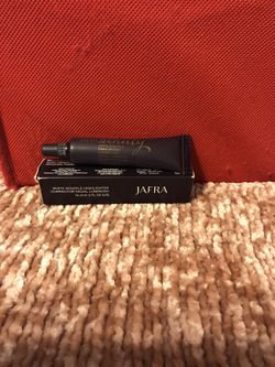 WHITE SOUFFLÉ HIGHLIGHTER