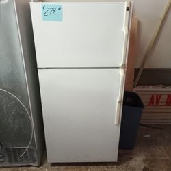 Hotpoint Refrigerator White Excellent . Warranty . Delivery Available . 2203 Fowler St. 33901