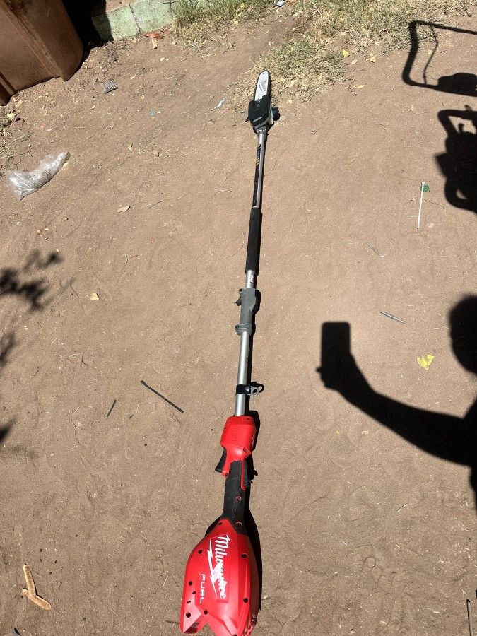 Milwaukee
M18 FUEL 18V Cordless Brushless Battery-Powered Powerhead with Pole Saw Attachment - No Battery or Charger