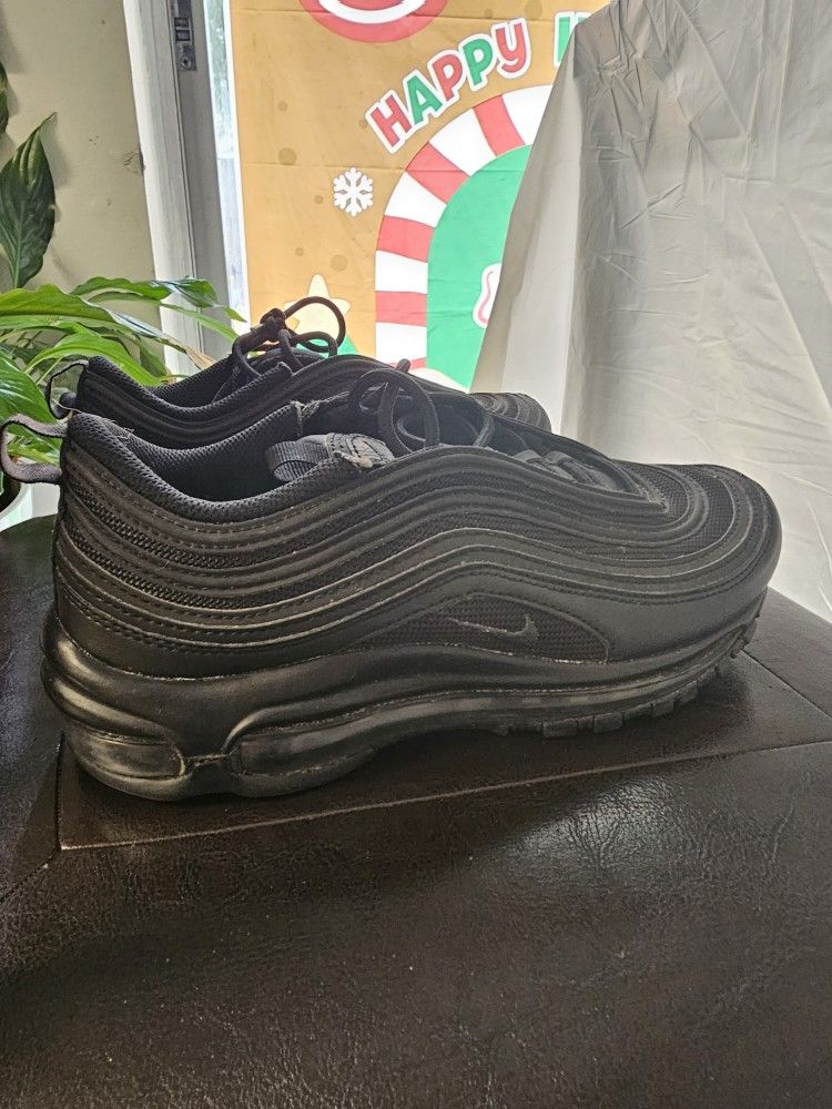 NIKE SZ 8 NO HOLDS THANK YOU