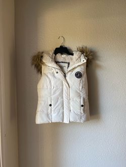 Abercrombie & Fitch White Puffer Vest