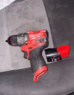 Milwaukee Driver with battery m12