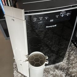 LIKE NEW! Honeywell MN12CES Portable Air Conditioner, Rooms Up To 400-550 Sq. Ft, Black/Silver