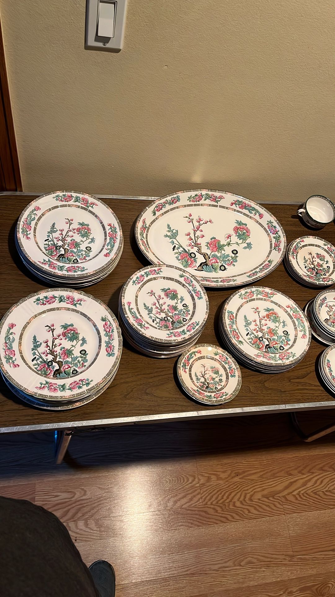 John Maddock & Sons Royal Vitreous England Dish Set