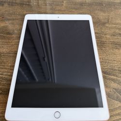 8th Gen Rose Gold iPad 32gig Cellular