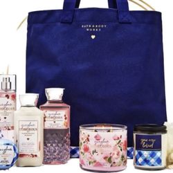 NEW Large Bath & Body Works Strawberry Gift Set 